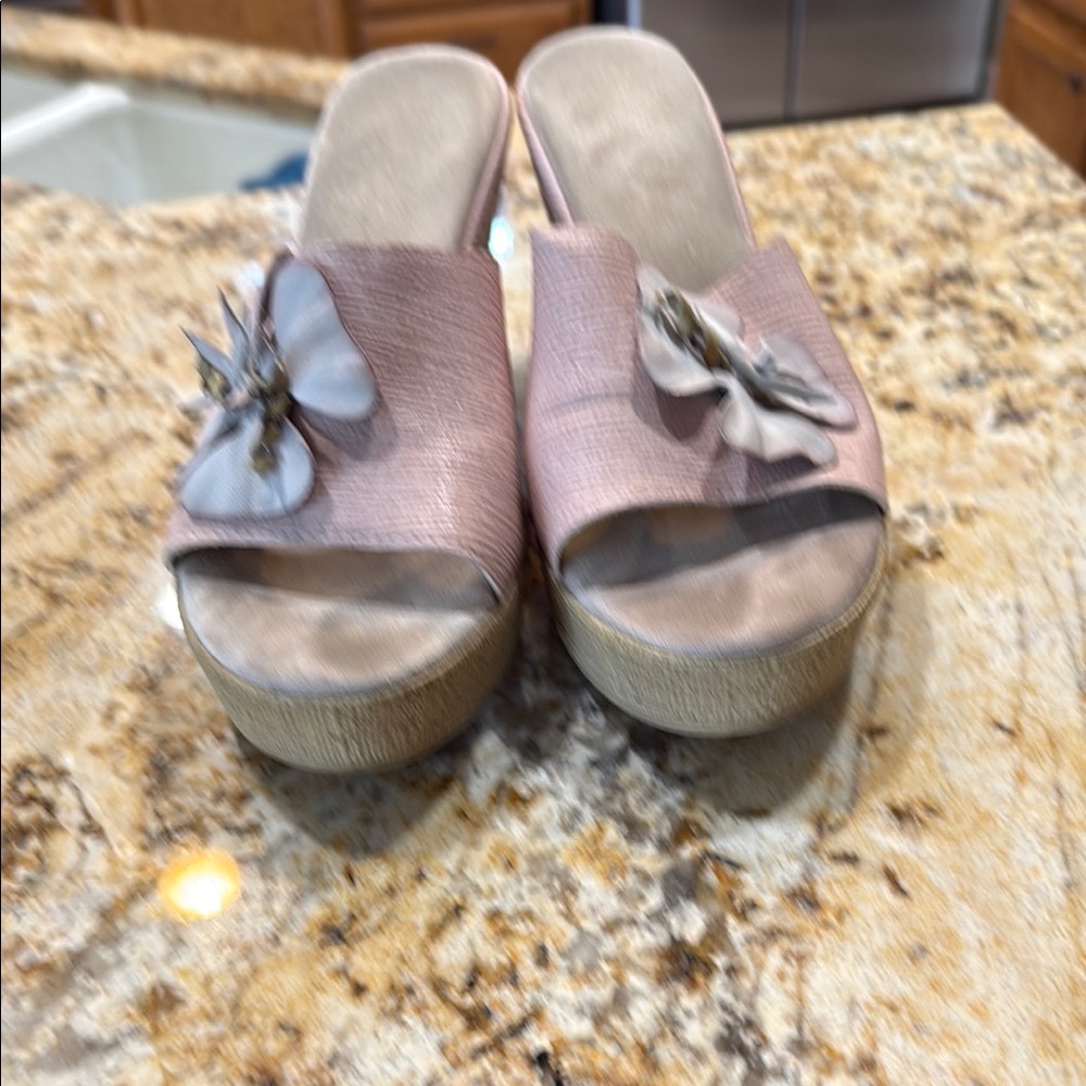 Chic Pink Wedge Sandals with Floral Detail
